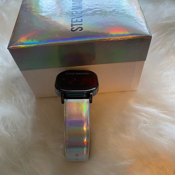Steve Madden ladies digital watch silver with iridescent color - Picture 4 of 10